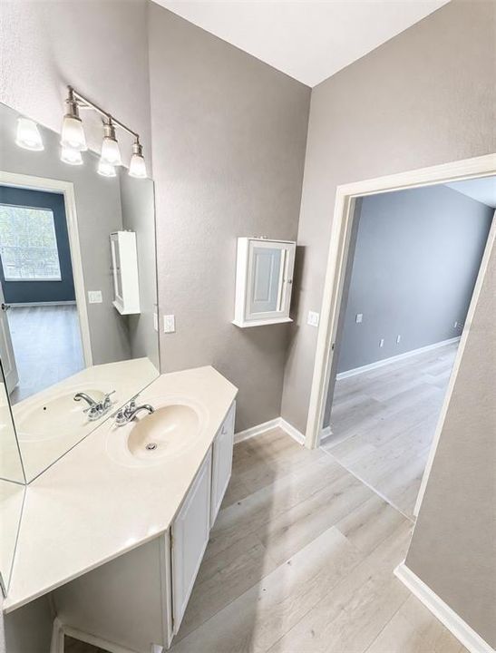 На продажу: $219,990 (3 спален, 2 ванн, 1247 Квадратных фут)