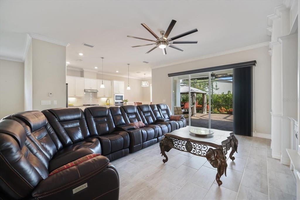 En Venta: $899,000 (6 camas, 4 baños, 3899 Pies cuadrados)