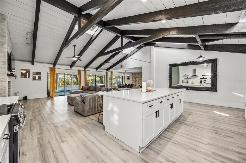 En Venta: $849,000 (6 camas, 4 baños, 5133 Pies cuadrados)