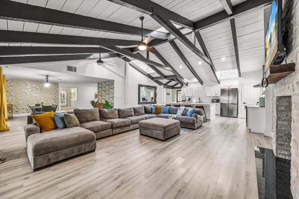 En Venta: $849,000 (6 camas, 4 baños, 5133 Pies cuadrados)