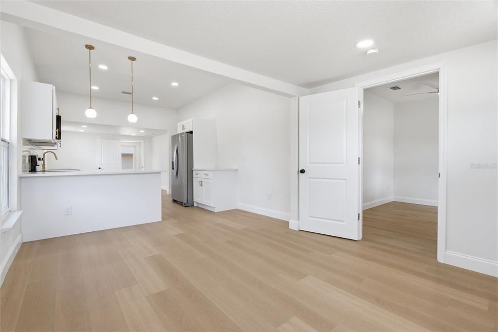 На продажу: $439,900 (4 спален, 3 ванн, 1562 Квадратных фут)