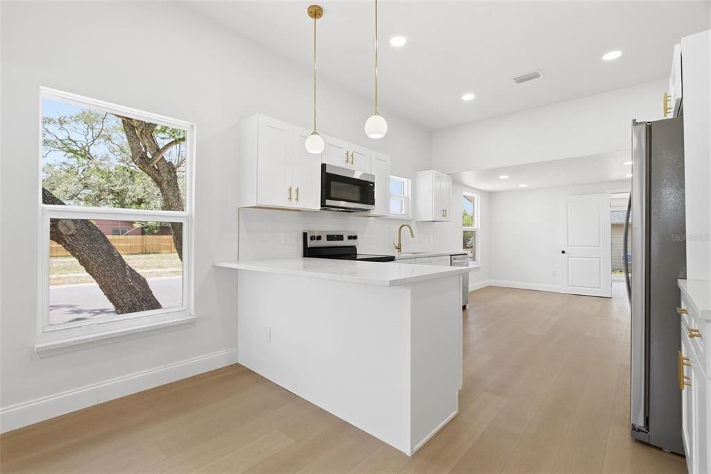На продажу: $439,900 (4 спален, 3 ванн, 1562 Квадратных фут)