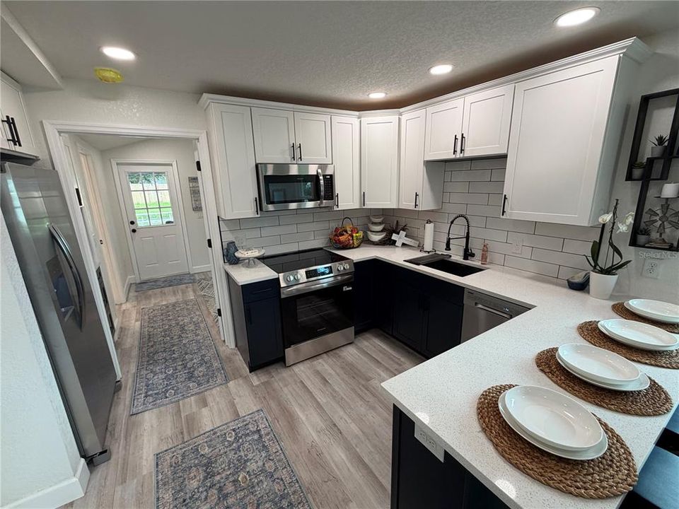 For Sale: $334,900 (2 beds, 2 baths, 764 Square Feet)