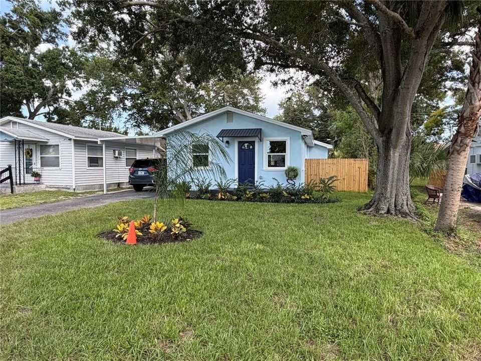 For Sale: $334,900 (2 beds, 2 baths, 764 Square Feet)