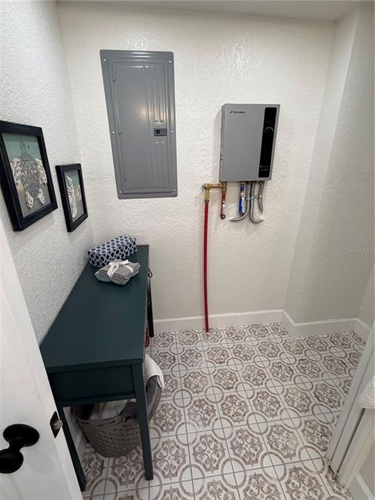 For Sale: $334,900 (2 beds, 2 baths, 764 Square Feet)