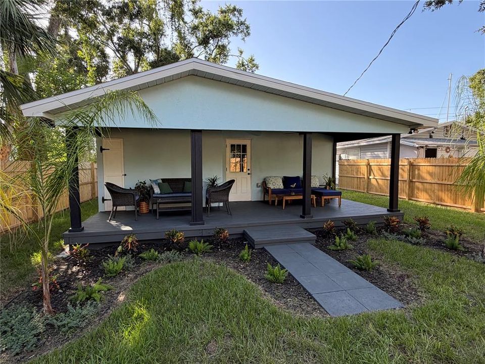 For Sale: $334,900 (2 beds, 2 baths, 764 Square Feet)