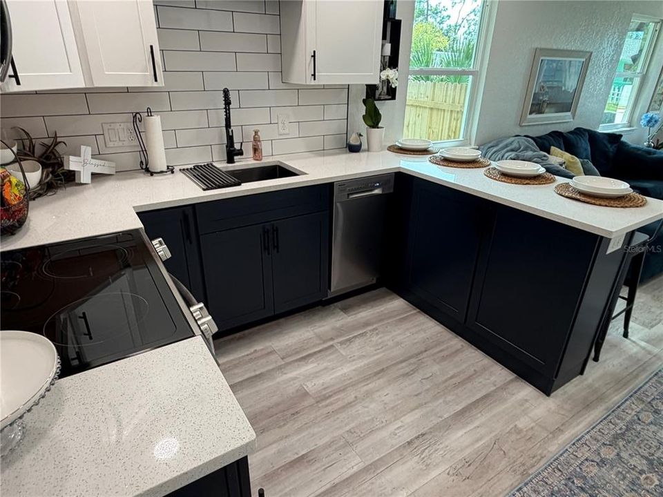For Sale: $334,900 (2 beds, 2 baths, 764 Square Feet)