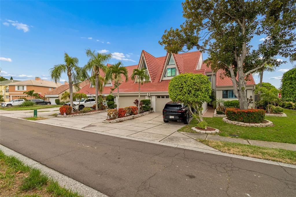 For Sale: $575,000 (3 beds, 2 baths, 1879 Square Feet)