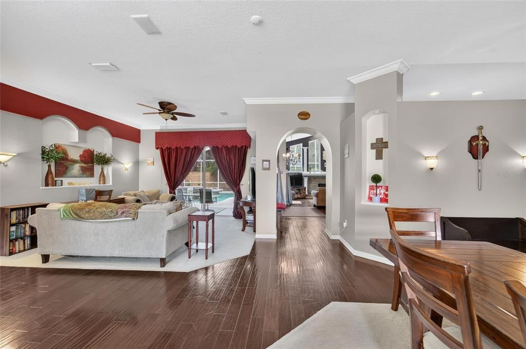 For Sale: $927,000 (5 beds, 4 baths, 3117 Square Feet)