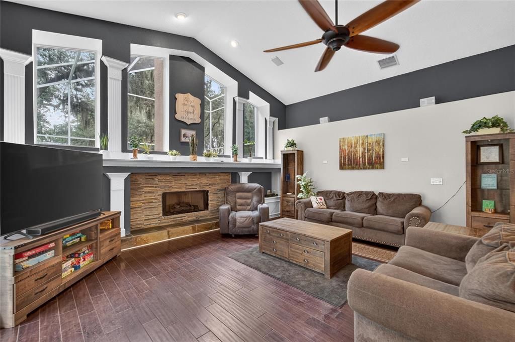 For Sale: $927,000 (5 beds, 4 baths, 3117 Square Feet)