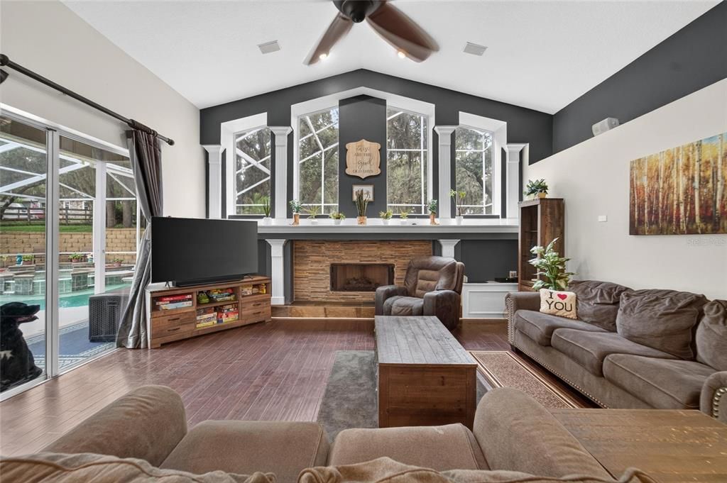For Sale: $927,000 (5 beds, 4 baths, 3117 Square Feet)
