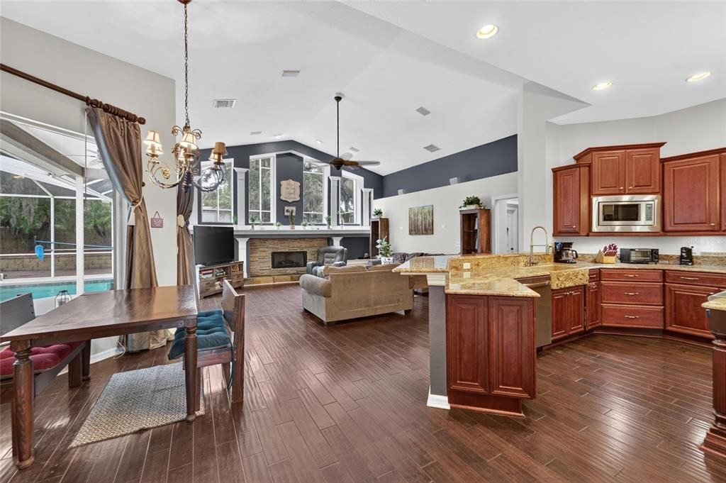 For Sale: $927,000 (5 beds, 4 baths, 3117 Square Feet)