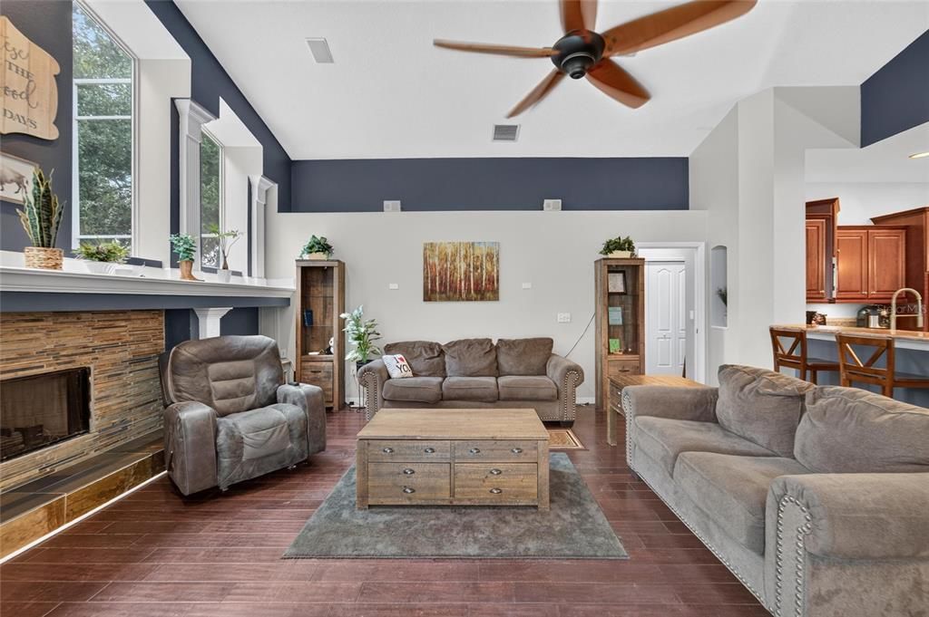 For Sale: $927,000 (5 beds, 4 baths, 3117 Square Feet)