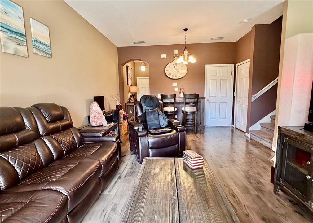 В аренду: $1,950 (3 спален, 2 ванн, 1203 Квадратных фут)