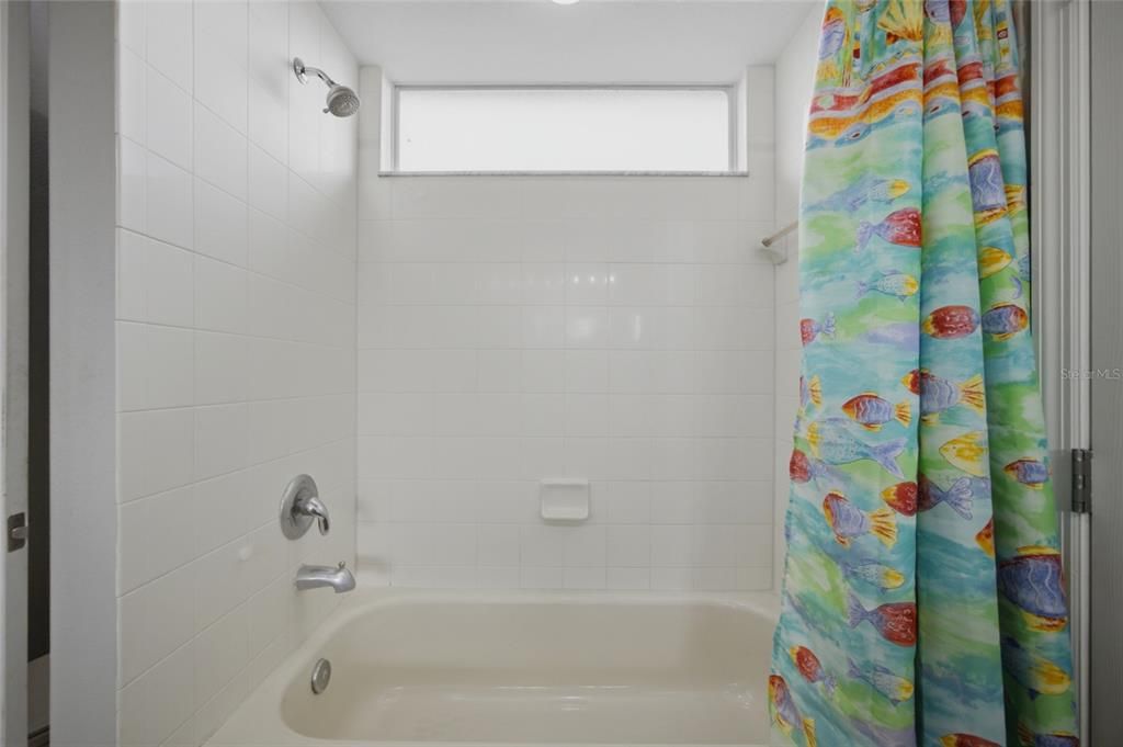 En Venta: $375,000 (3 camas, 2 baños, 2351 Pies cuadrados)