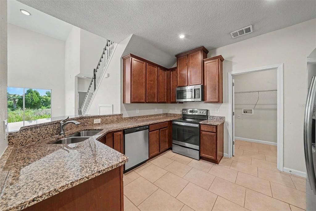 На продажу: $284,900 (3 спален, 2 ванн, 1860 Квадратных фут)