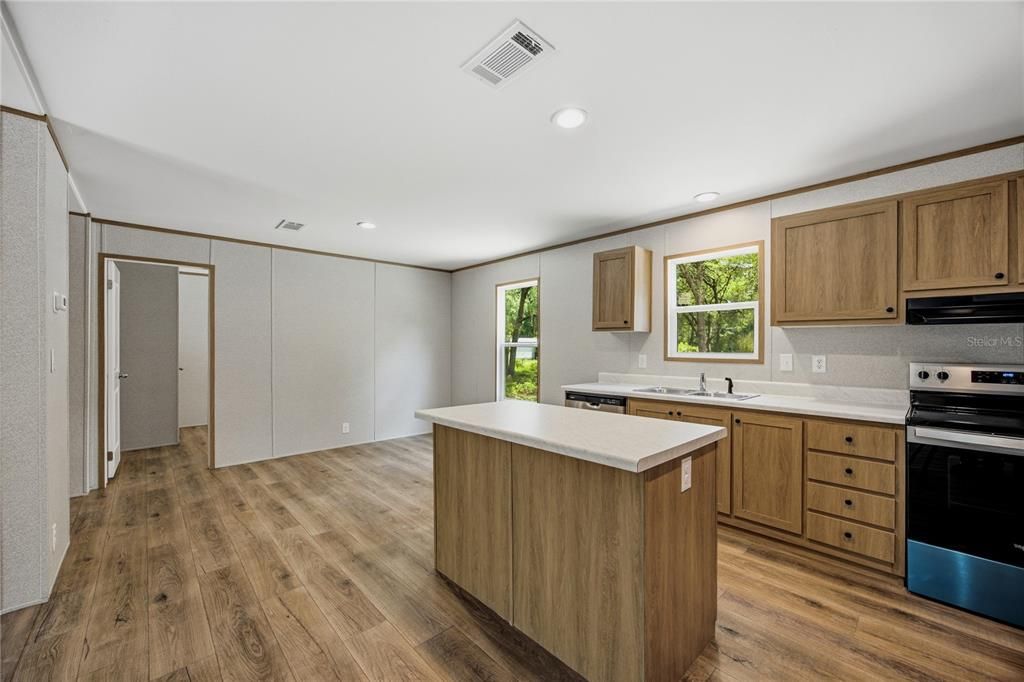 For Sale: $199,900 (3 beds, 2 baths, 1280 Square Feet)