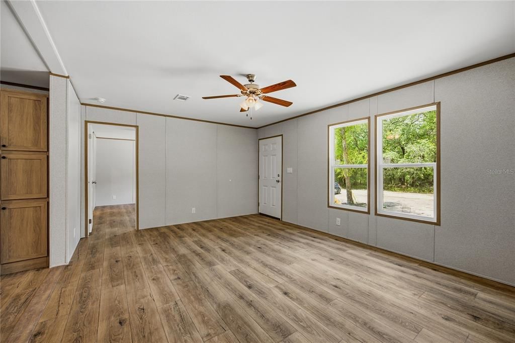 For Sale: $199,900 (3 beds, 2 baths, 1280 Square Feet)