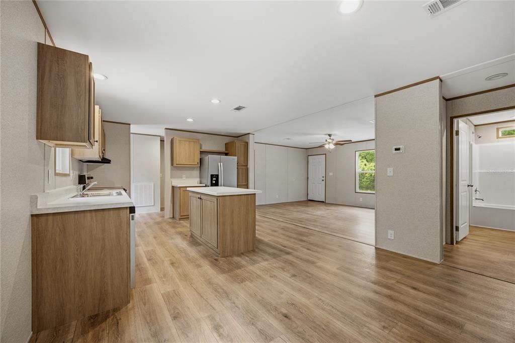 For Sale: $199,900 (3 beds, 2 baths, 1280 Square Feet)