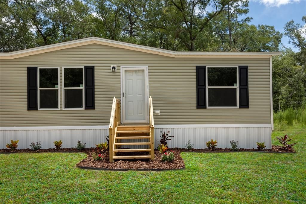 For Sale: $199,900 (3 beds, 2 baths, 1280 Square Feet)