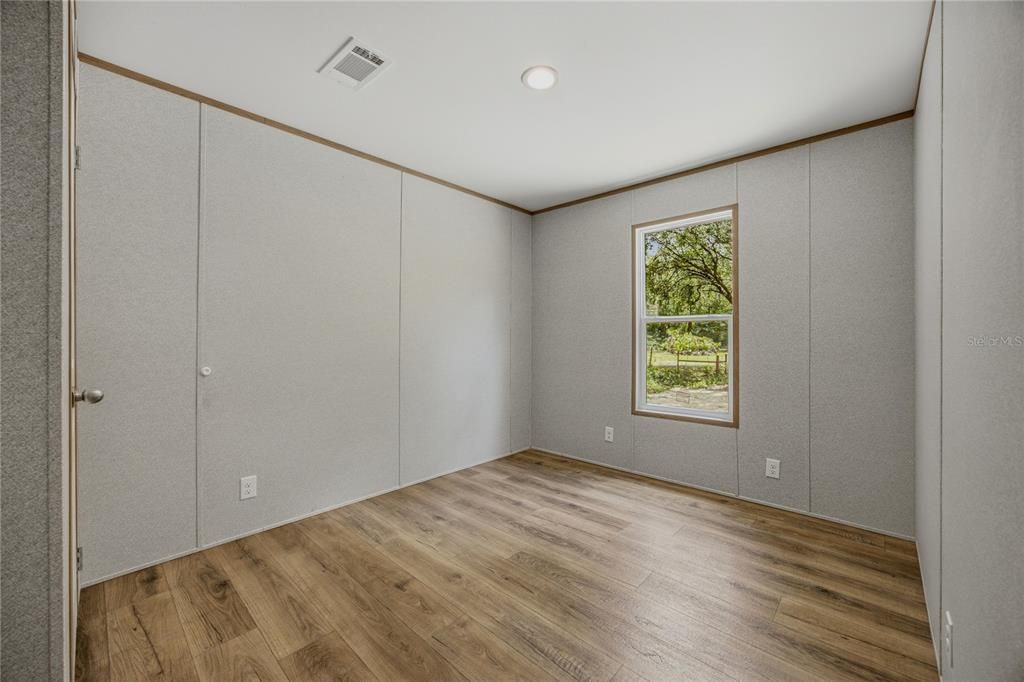 For Sale: $199,900 (3 beds, 2 baths, 1280 Square Feet)