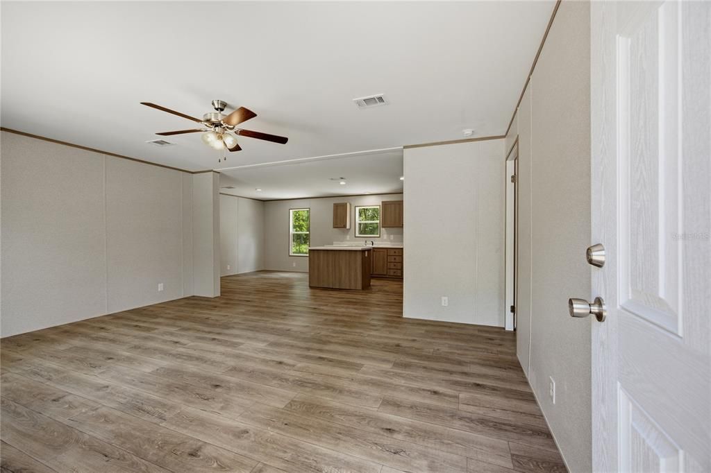 For Sale: $199,900 (3 beds, 2 baths, 1280 Square Feet)