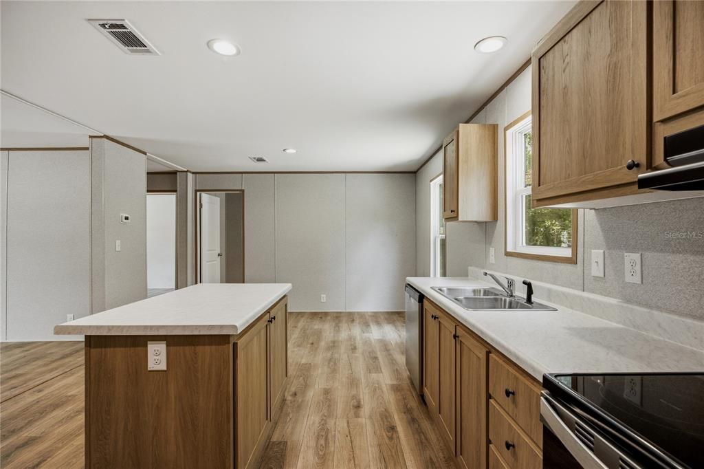 For Sale: $199,900 (3 beds, 2 baths, 1280 Square Feet)