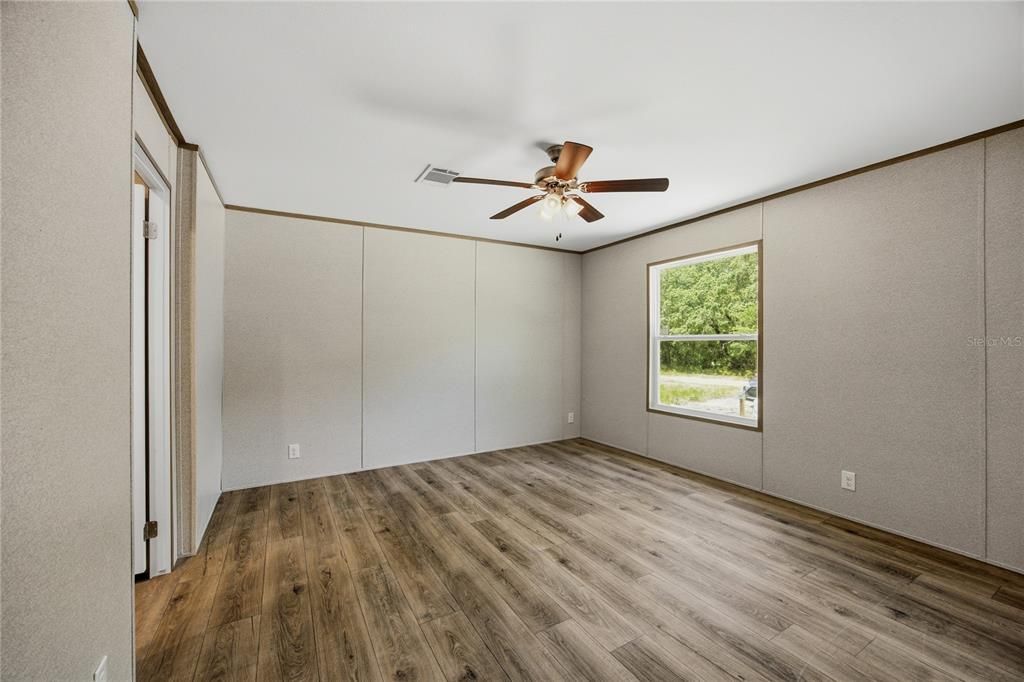 For Sale: $199,900 (3 beds, 2 baths, 1280 Square Feet)