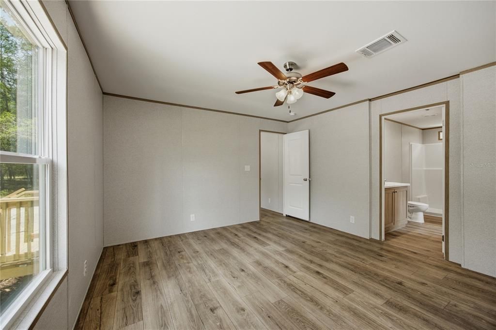 For Sale: $199,900 (3 beds, 2 baths, 1280 Square Feet)