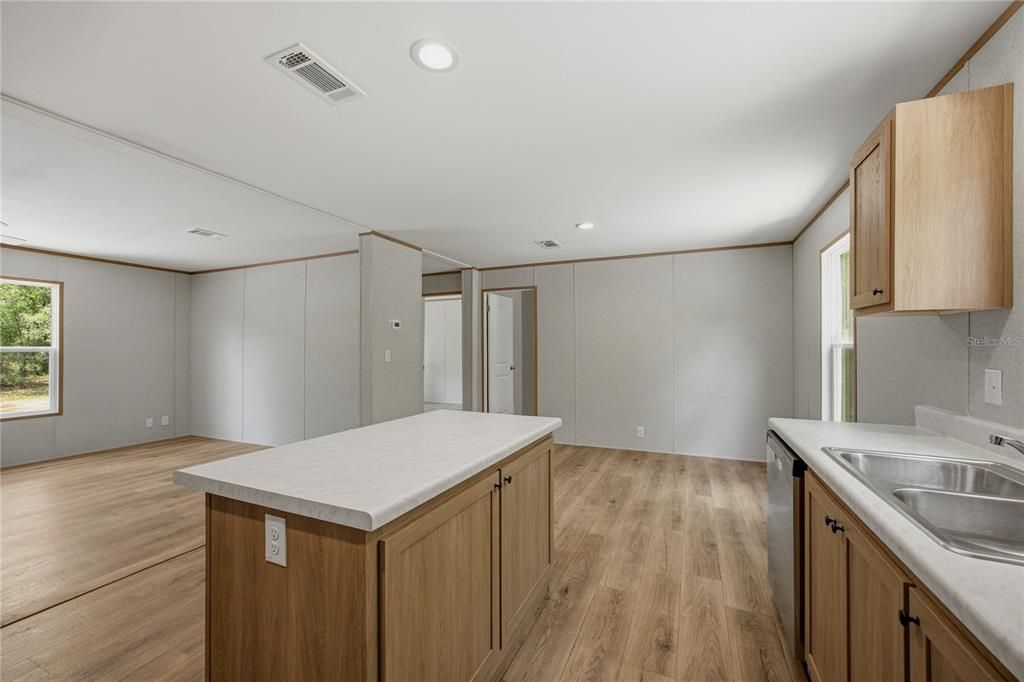 For Sale: $199,900 (3 beds, 2 baths, 1280 Square Feet)