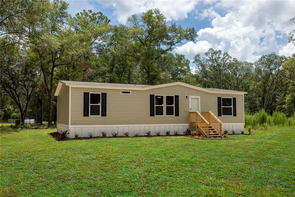 For Sale: $199,900 (3 beds, 2 baths, 1280 Square Feet)