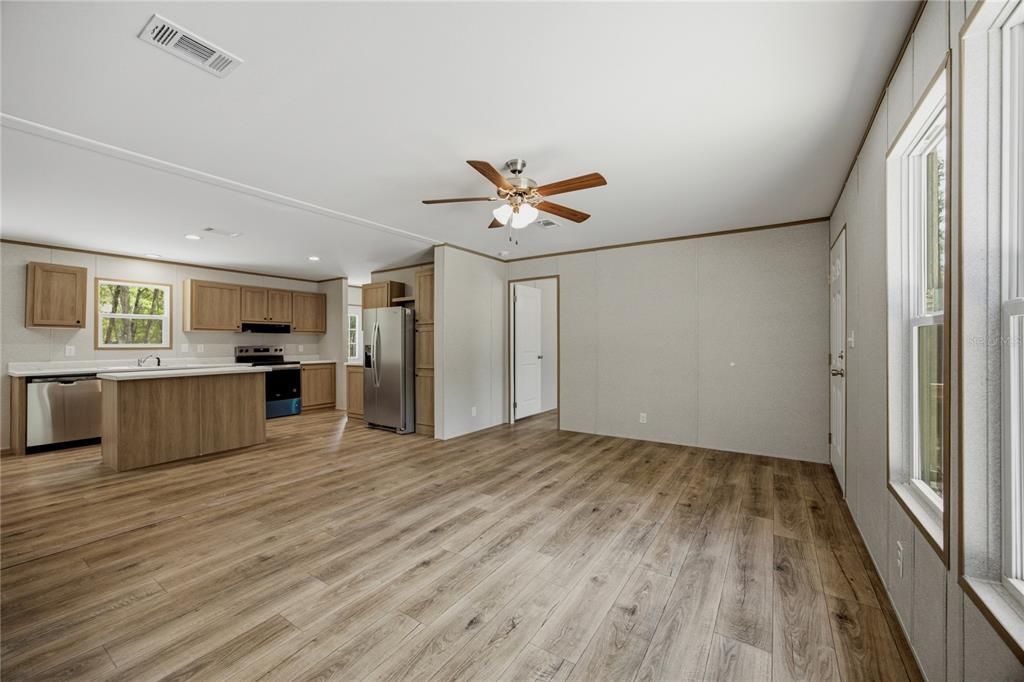 For Sale: $199,900 (3 beds, 2 baths, 1280 Square Feet)