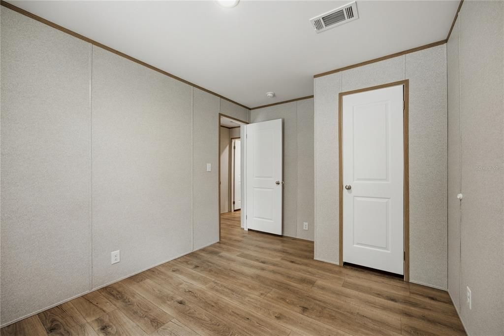 For Sale: $199,900 (3 beds, 2 baths, 1280 Square Feet)