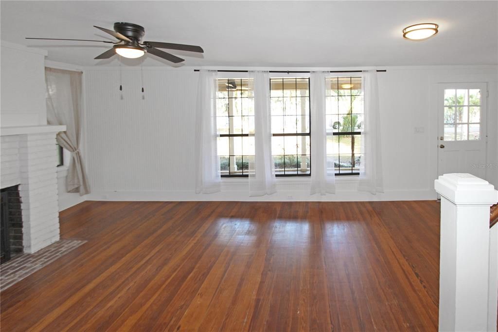 For Rent: $2,845 (4 beds, 2 baths, 2200 Square Feet)