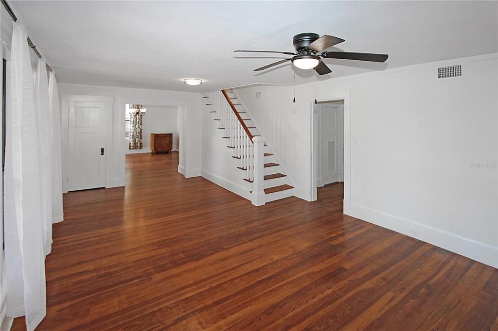 For Rent: $2,845 (4 beds, 2 baths, 2200 Square Feet)
