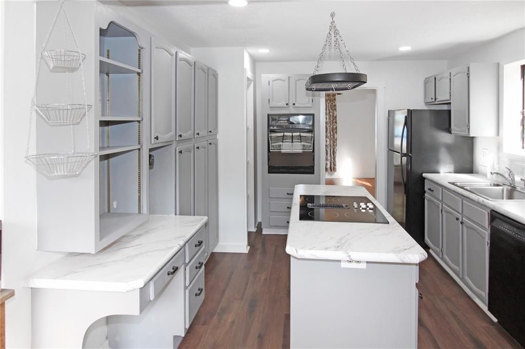 For Rent: $2,845 (4 beds, 2 baths, 2200 Square Feet)