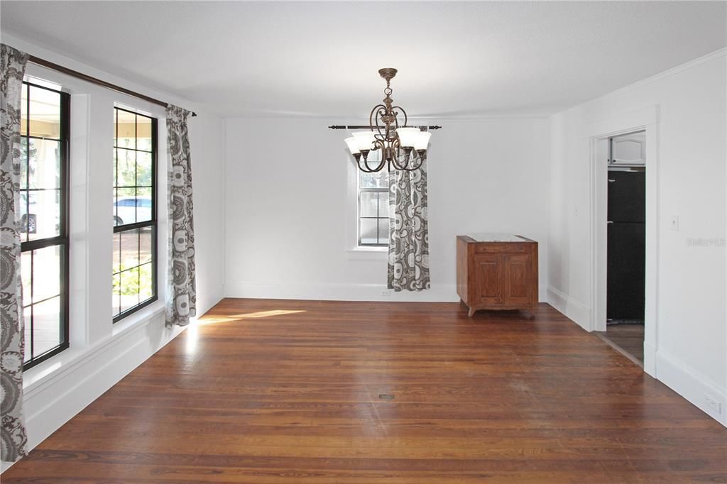 For Rent: $2,845 (4 beds, 2 baths, 2200 Square Feet)