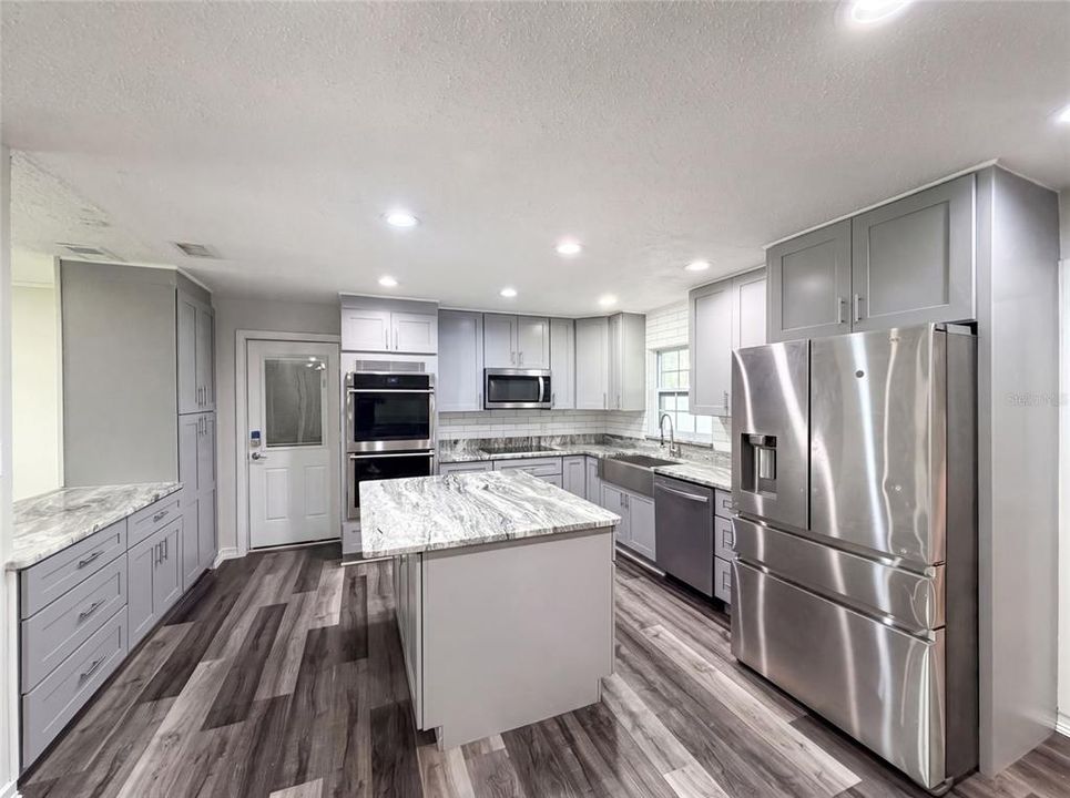 For Sale: $325,000 (3 beds, 2 baths, 1732 Square Feet)