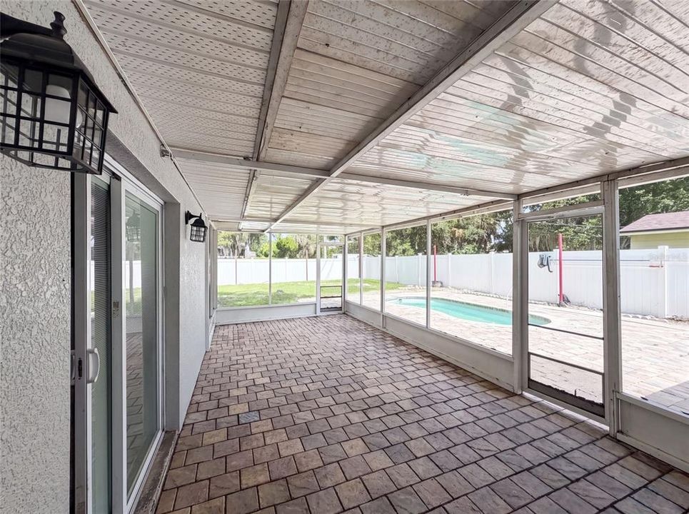 For Sale: $325,000 (3 beds, 2 baths, 1732 Square Feet)