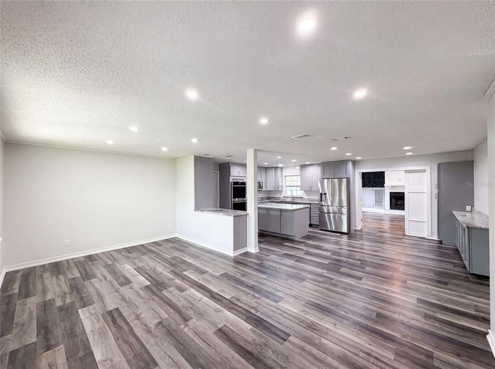 For Sale: $325,000 (3 beds, 2 baths, 1732 Square Feet)