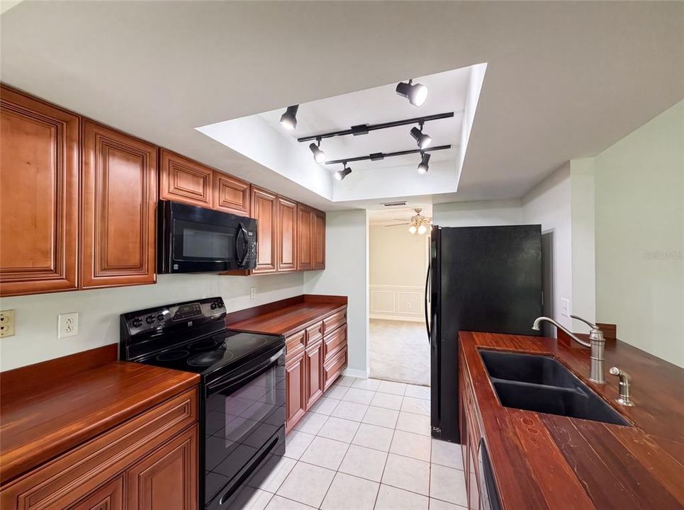 For Sale: $224,000 (3 beds, 2 baths, 1615 Square Feet)