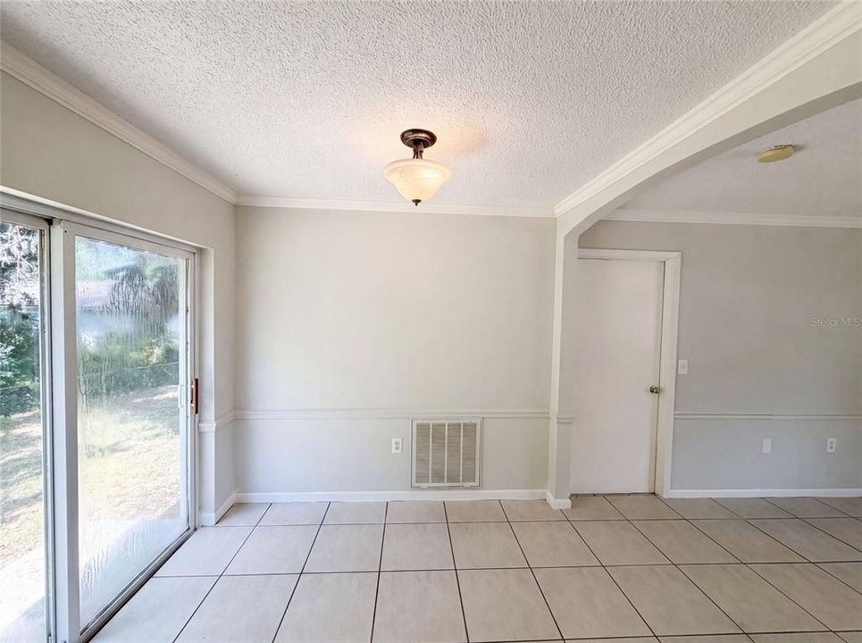For Sale: $200,000 (2 beds, 2 baths, 912 Square Feet)