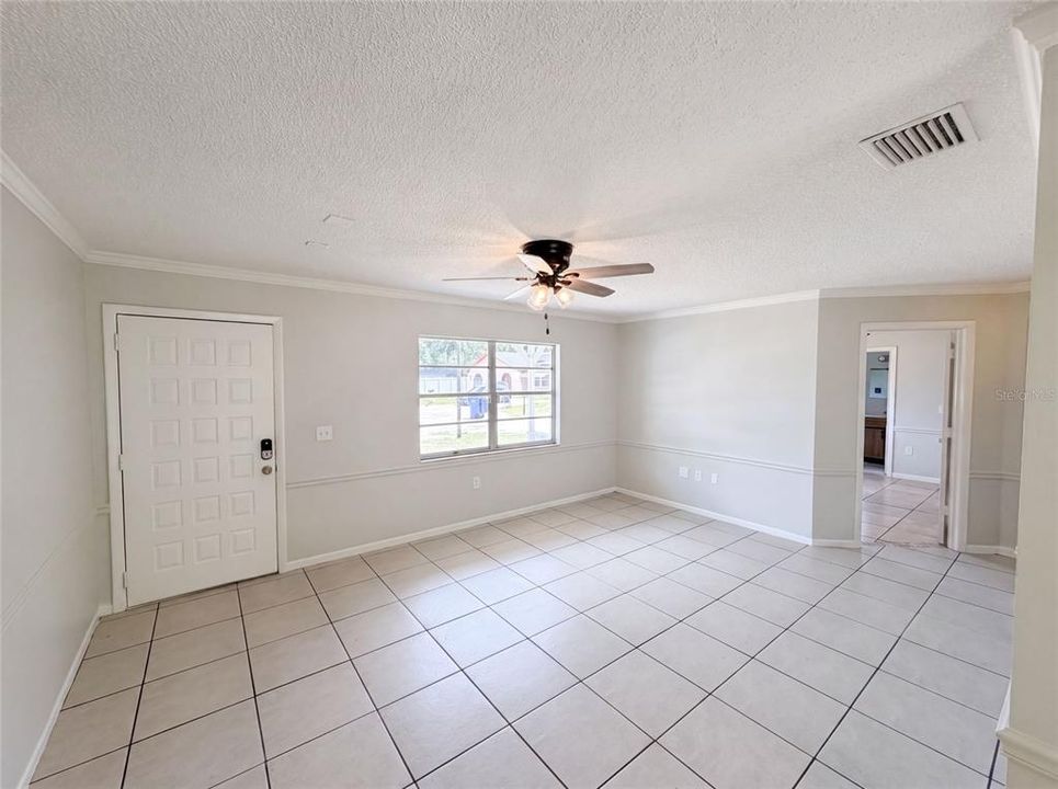 For Sale: $200,000 (2 beds, 2 baths, 912 Square Feet)