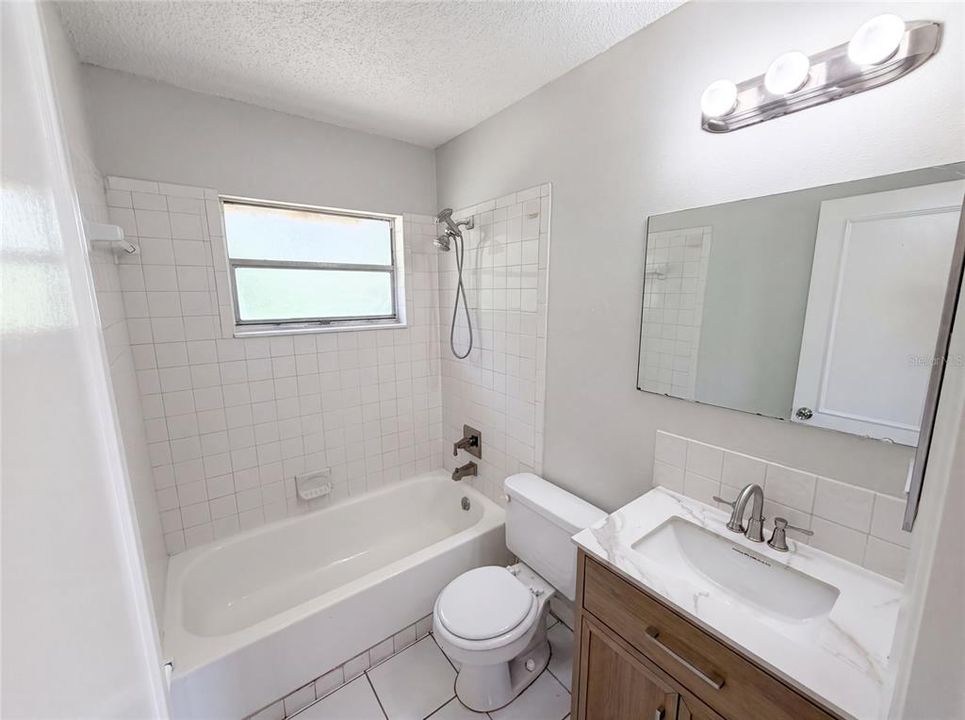 For Sale: $200,000 (2 beds, 2 baths, 912 Square Feet)