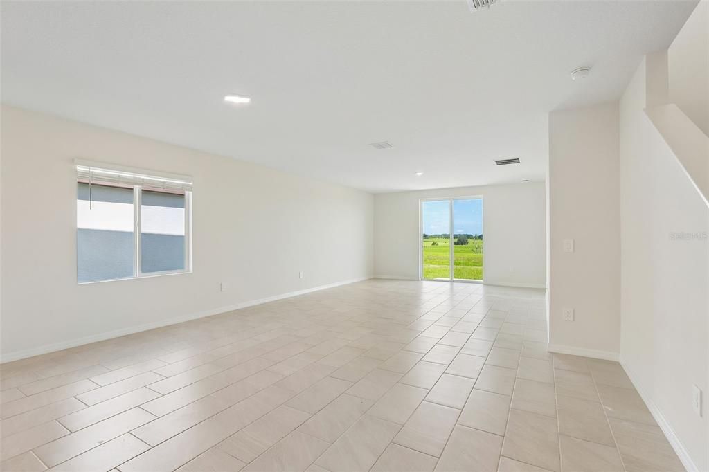 En Venta: $365,850 (4 camas, 2 baños, 2503 Pies cuadrados)