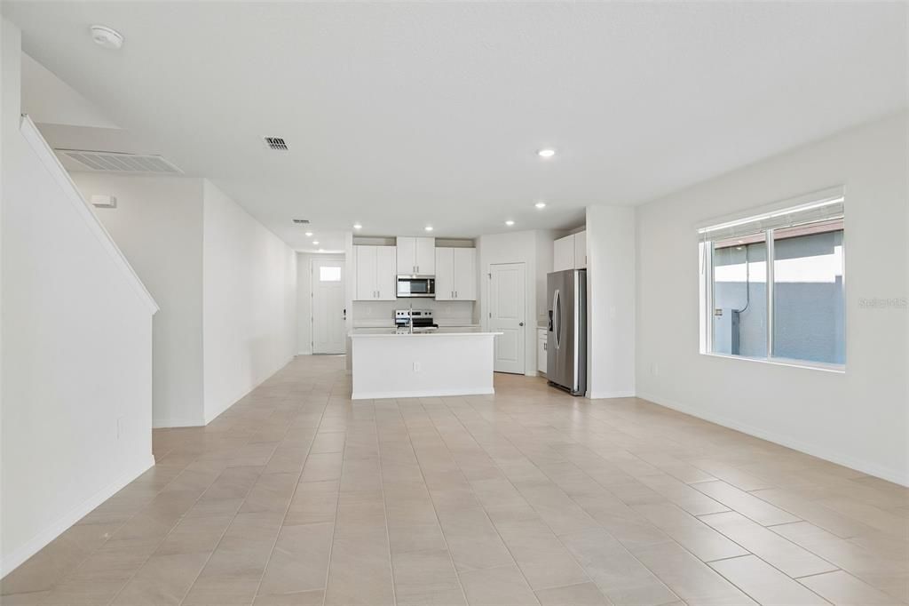 En Venta: $365,850 (4 camas, 2 baños, 2503 Pies cuadrados)
