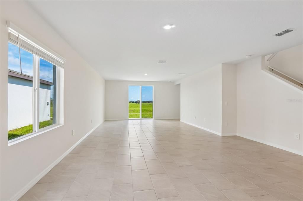 En Venta: $365,850 (4 camas, 2 baños, 2503 Pies cuadrados)