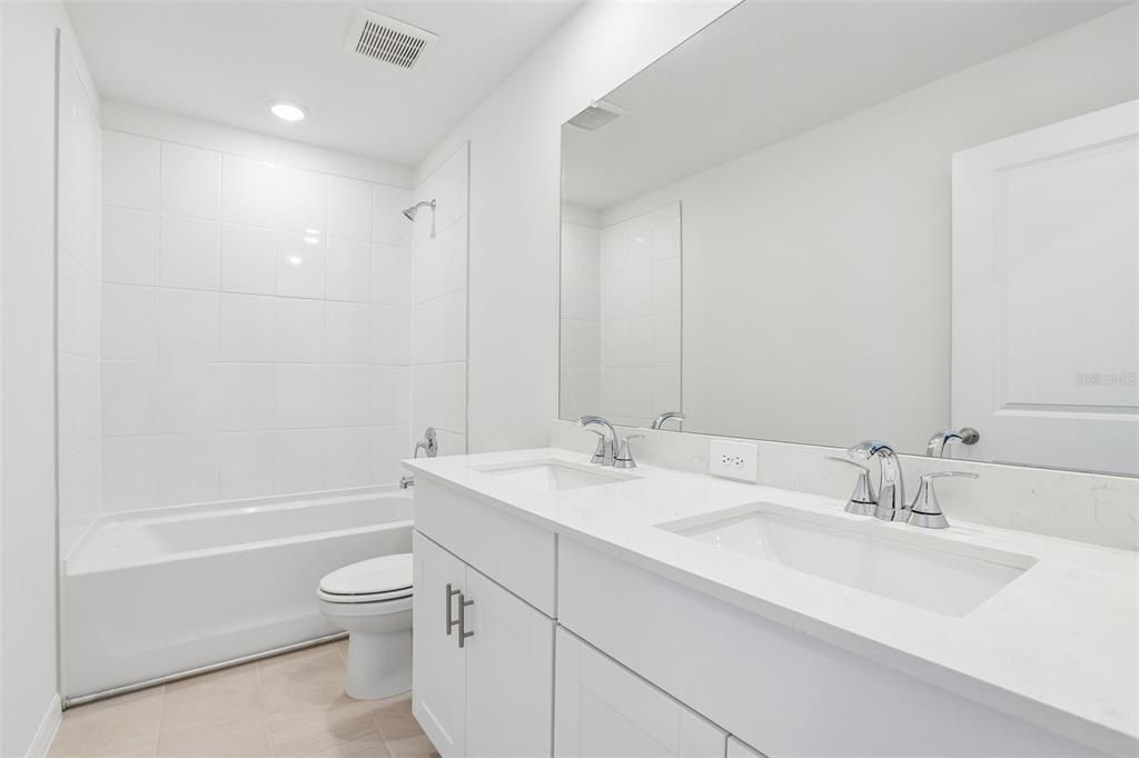 En Venta: $365,850 (4 camas, 2 baños, 2503 Pies cuadrados)