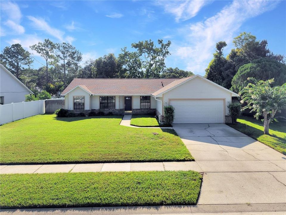 For Rent: $2,295 (3 beds, 2 baths, 1623 Square Feet)