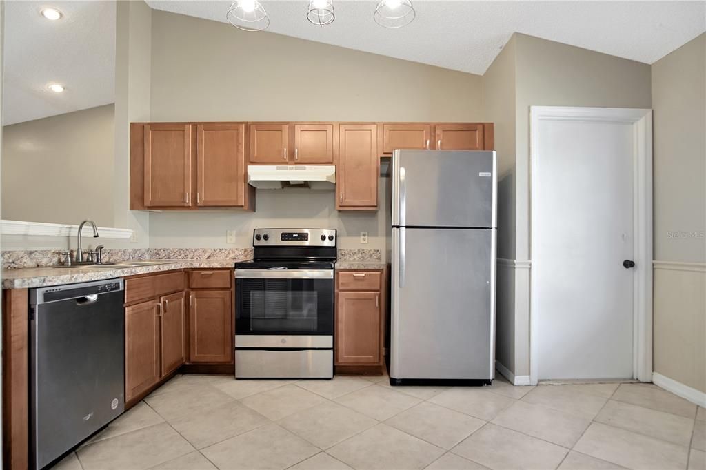 For Rent: $2,295 (3 beds, 2 baths, 1623 Square Feet)